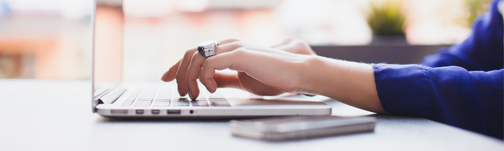 woman-typing-on-computer